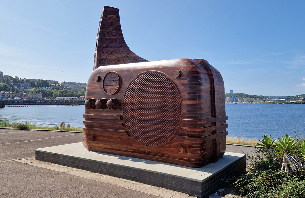 marconi statue - thumbnail
