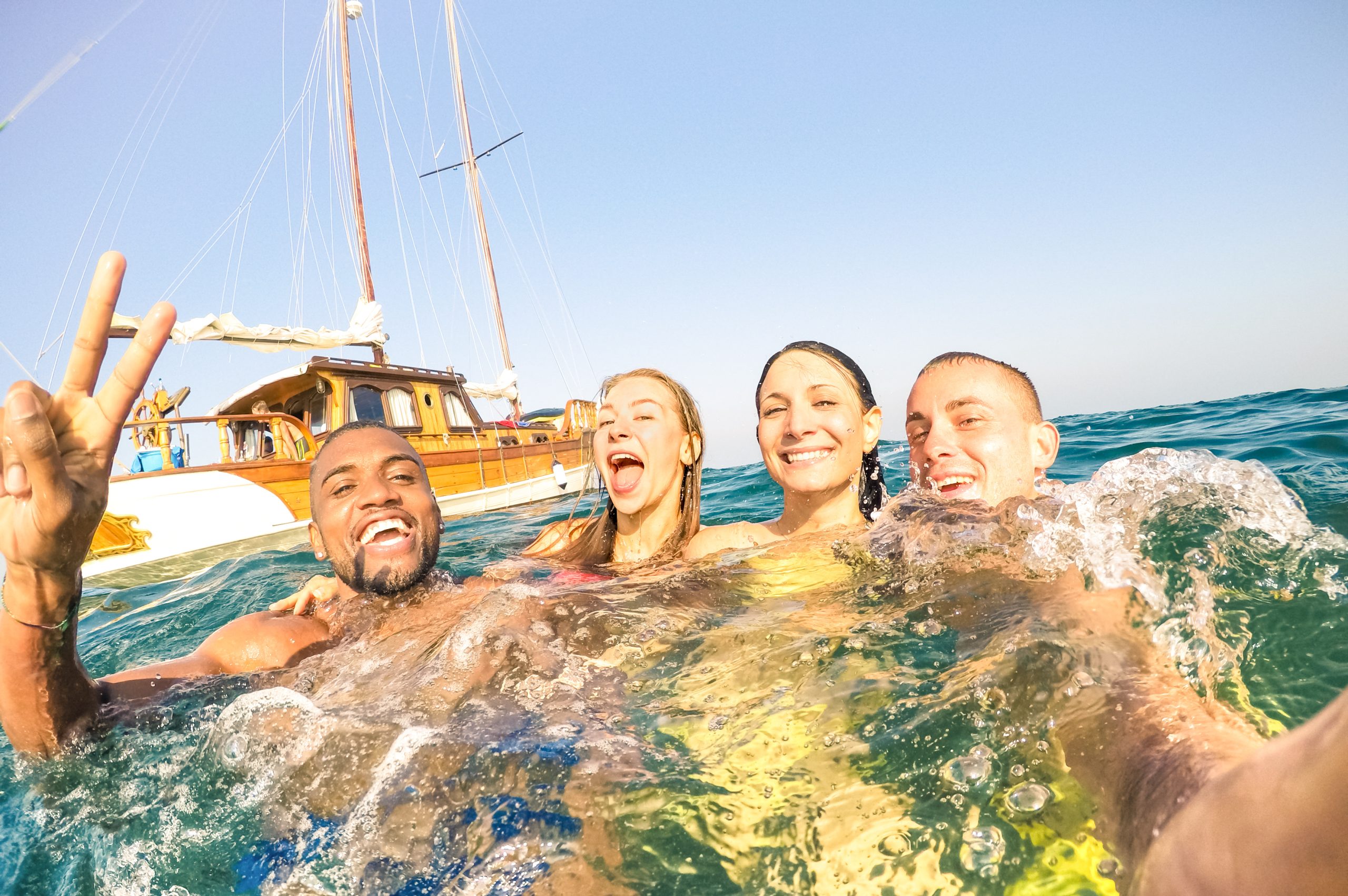 SA 5G Roaming swimming by a boat